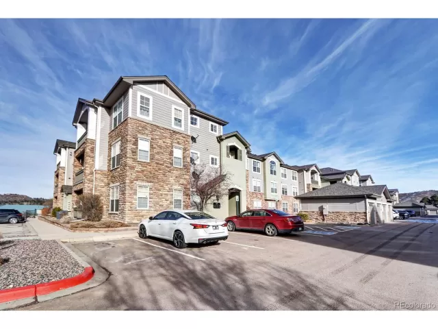 MLS: 5222053 Condo For Sale