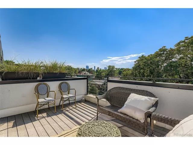 MLS: 5222780 Condo For Sale