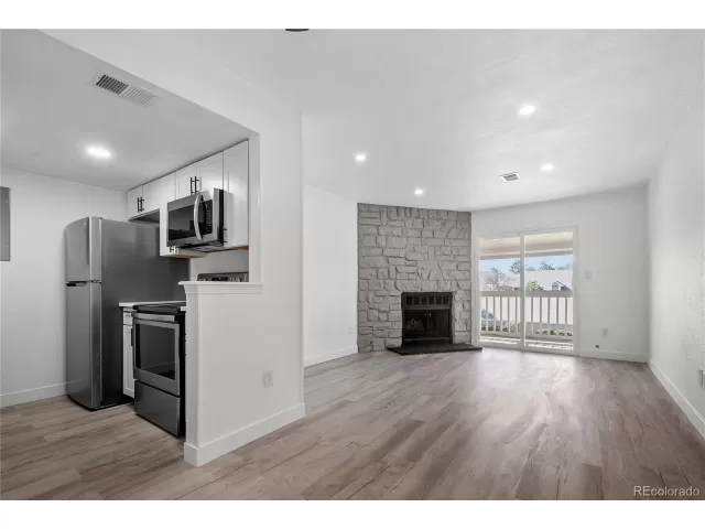 MLS: 5222916 Condo For Sale