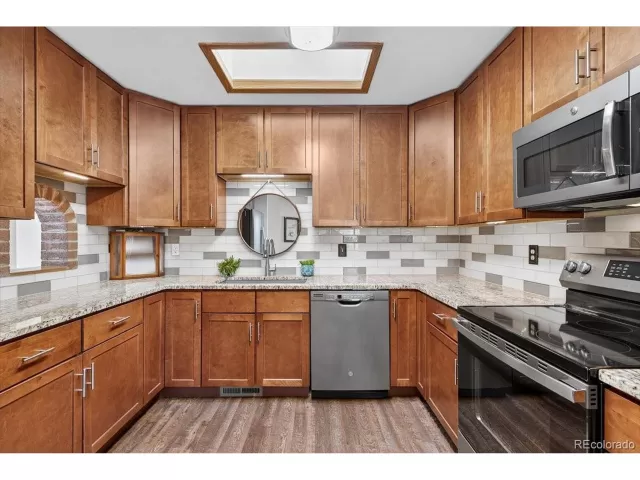 MLS: 5223018 Condo For Sale