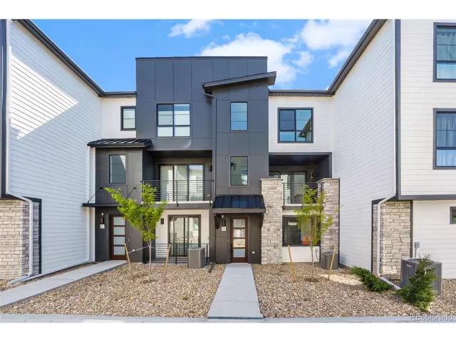 MLS: 5225300 Condo For Sale