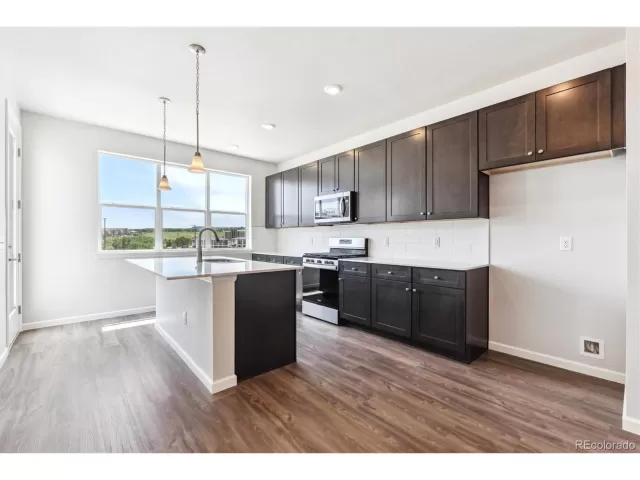 MLS: 5231328 Condo For Sale
