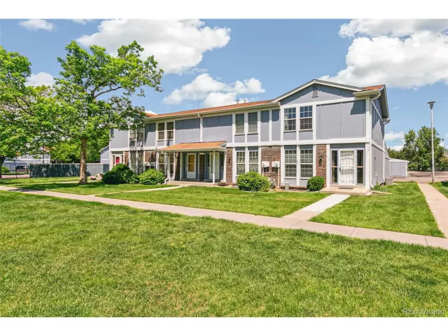 MLS: 5239101 Condo For Sale