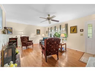 Photo #5: 5249776 Listing