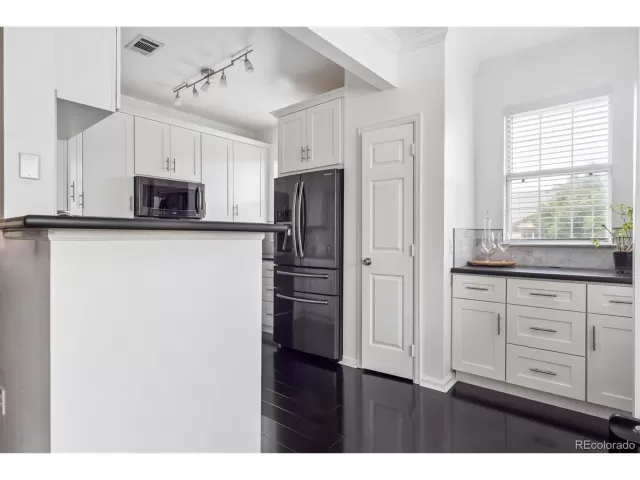 MLS: 5251112 Condo For Sale