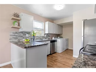 Photo #6: 5263340 Listing