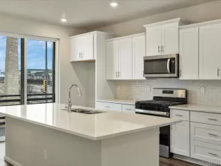 Photo #6: 5296707 Listing