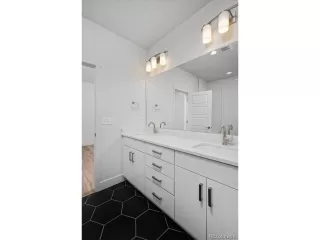 Photo #5: 5307376 Listing