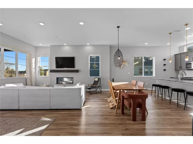 MLS: 5317286 Condo For Sale