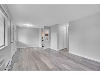 Photo #6: 5354926 Listing