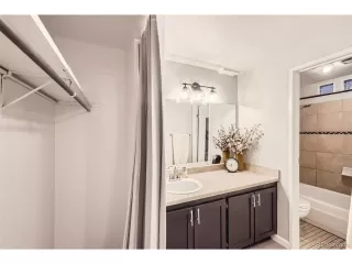 Photo #6: 5363720 Listing