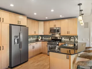 Photo #6: 5373446 Listing