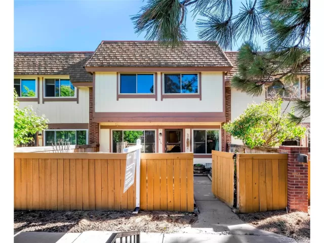 MLS: 5379993 Condo For Sale