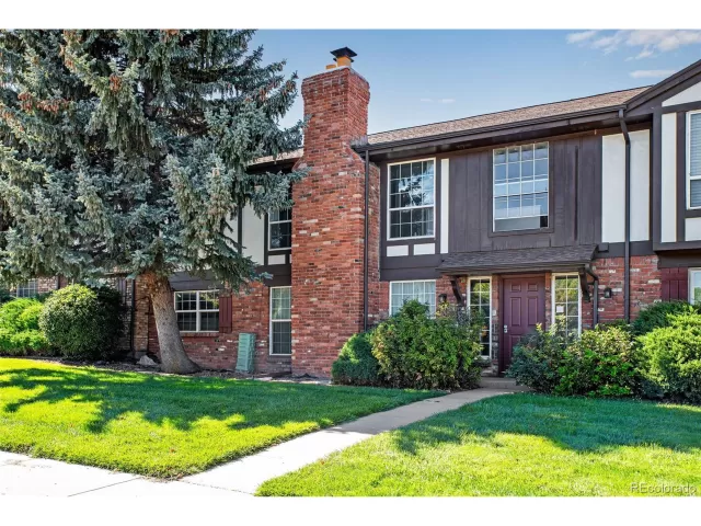 MLS: 5386578 Condo For Sale