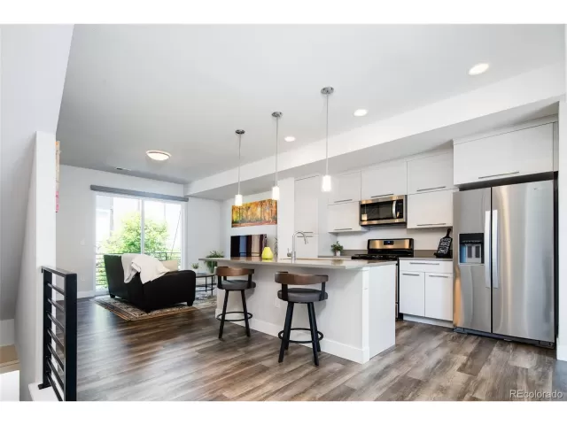 MLS: 5399507 Condo For Sale