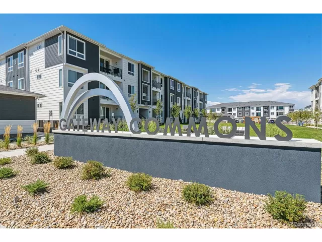 MLS: 5403342 Condo For Sale