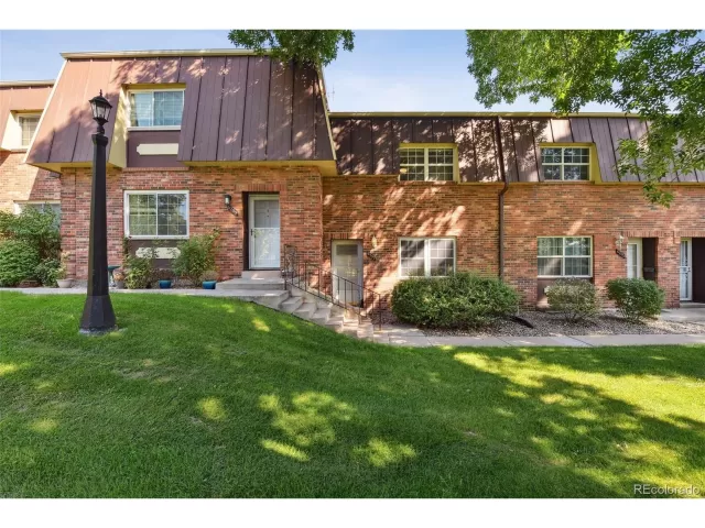 MLS: 5403403 Condo For Sale