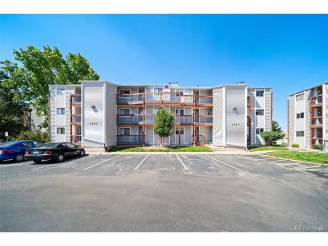 MLS: 5411723 Condo For Sale