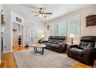 Photo #6: 5413762 Listing
