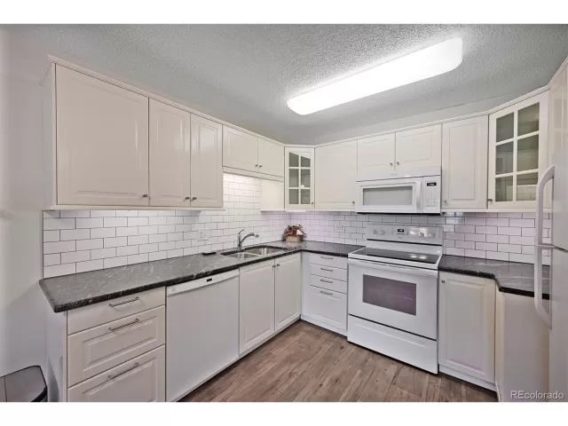 MLS: 5415250 Condo For Sale