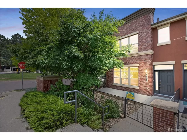 MLS: 5418888 Condo For Sale