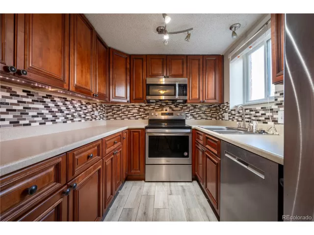 MLS: 5423312 Condo For Sale