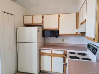 Photo #5: 5423359 Listing