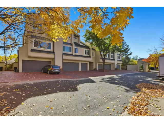 MLS: 5430528 Condo For Sale