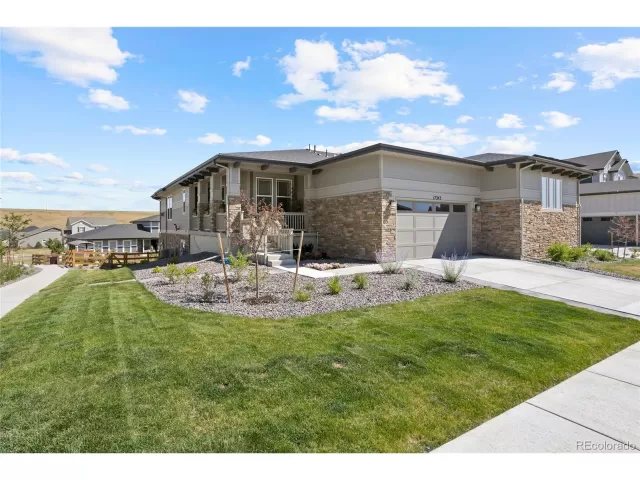 MLS: 5433085 Condo For Sale