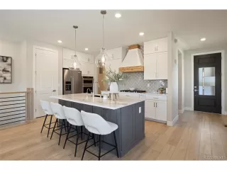 Photo #5: 5433085 Listing