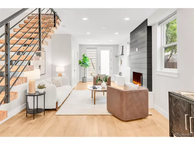 MLS: 5433734 Condo For Sale