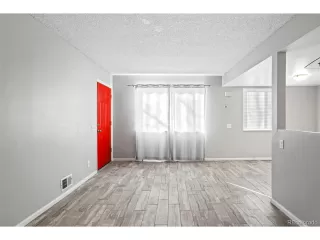 Photo #4: 5441871 Listing