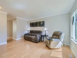 Photo #5: 5460867 Listing