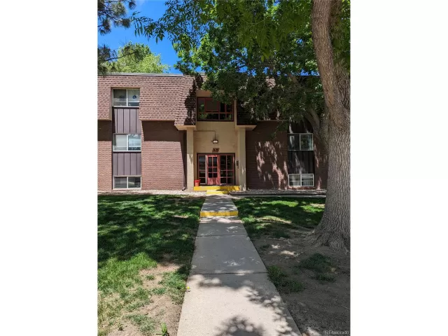 MLS: 5462136 Condo For Sale