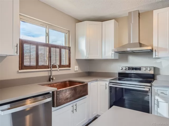 MLS: 5505696 Condo For Sale