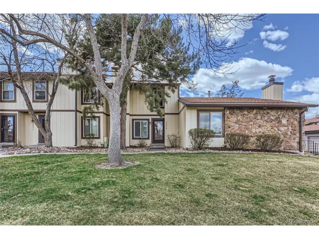 MLS: 5508700 Condo For Sale