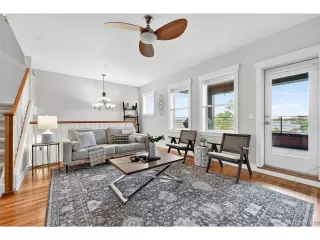 Photo #6: 5512553 Listing