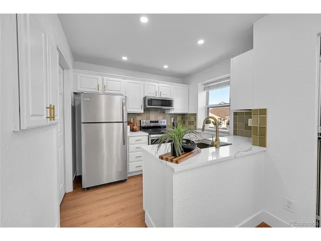 MLS: 5516369 Condo For Sale