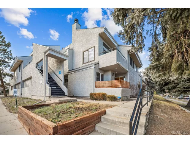 MLS: 5526592 Condo For Sale