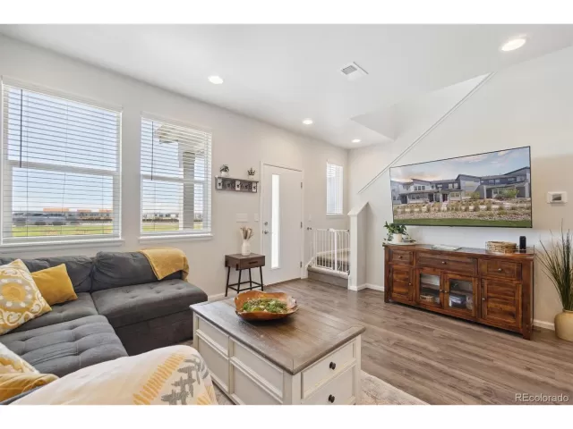 MLS: 5532946 Condo For Sale