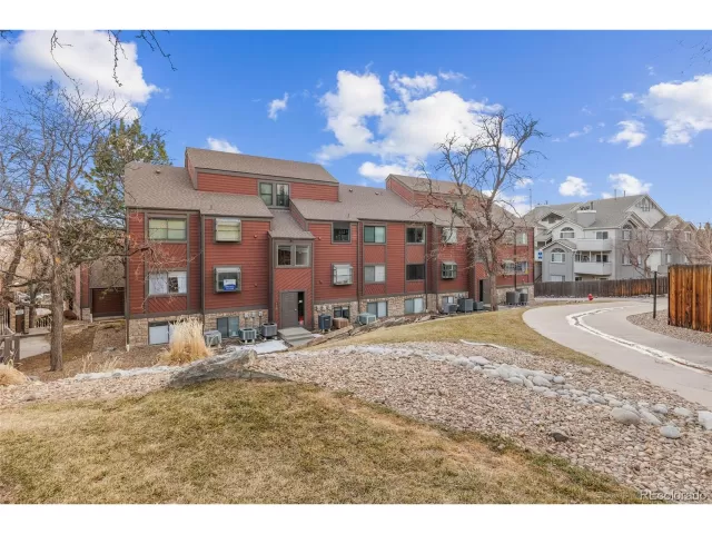 MLS: 5536366 Condo For Sale