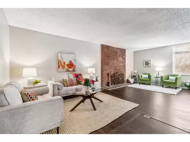 MLS: 5549622 Condo For Sale