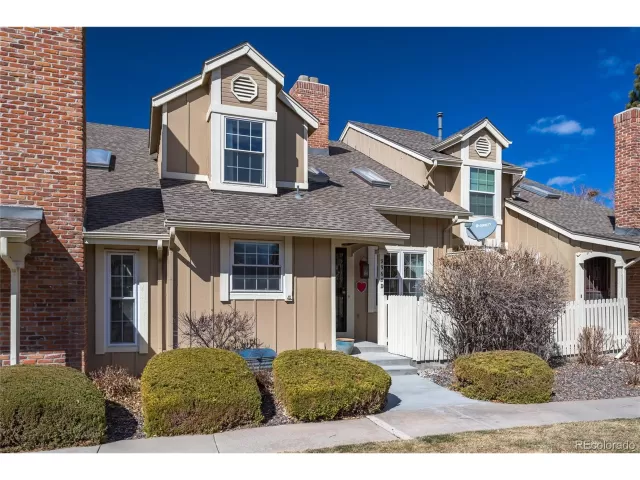 MLS: 5550542 Condo For Sale