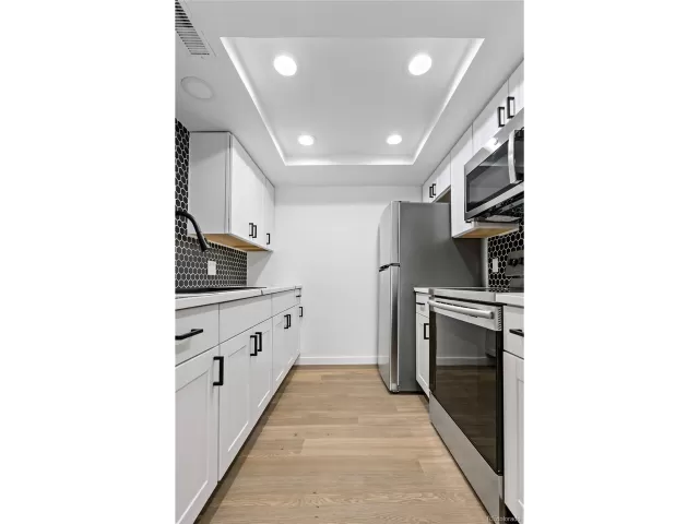 MLS: 5550632 Condo For Sale