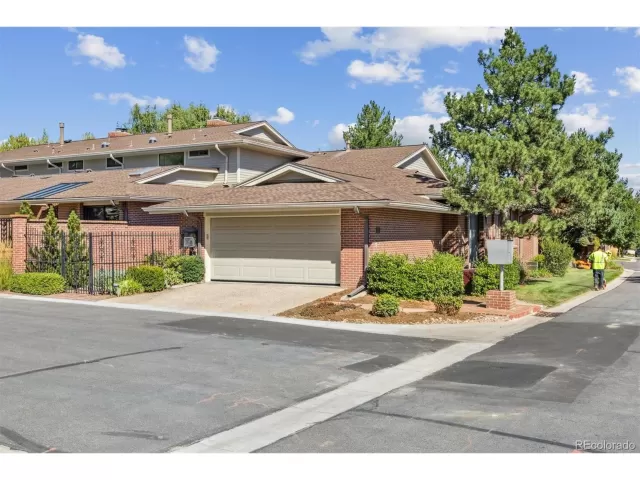 MLS: 5552788 Condo For Sale