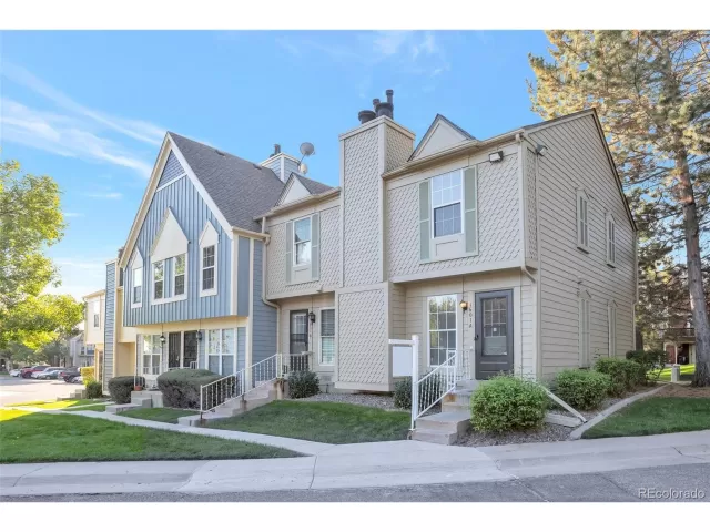 MLS: 5555524 Condo For Sale