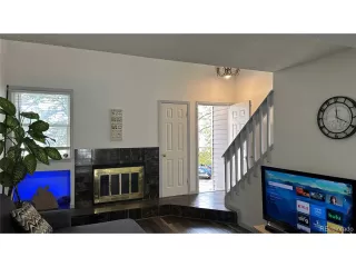 Photo #5: 5558901 Listing