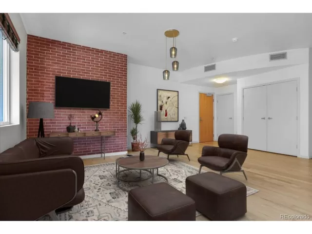 MLS: 5568179 Condo For Sale