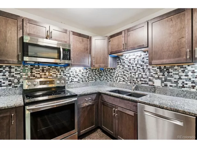 MLS: 5568448 Condo For Sale