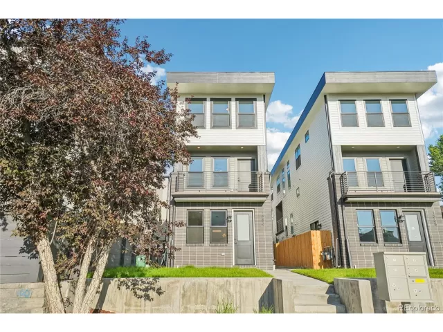 MLS: 5572186 Condo For Sale